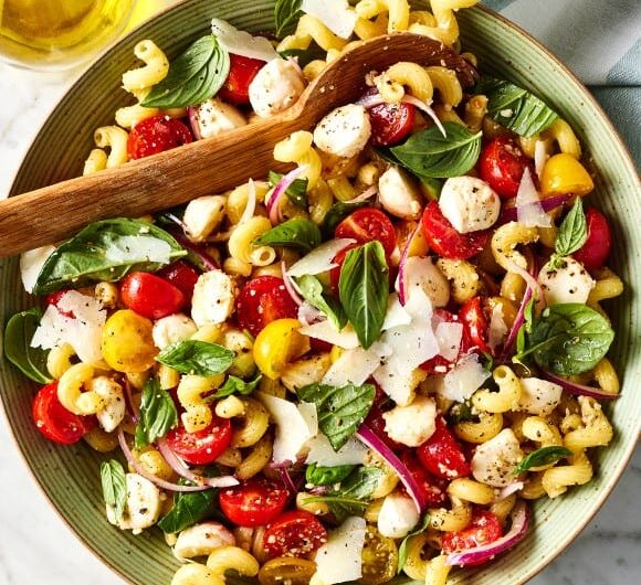 Easy Caprese Pasta Salad